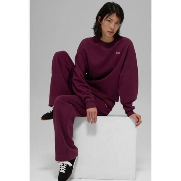 NWT Alo Yoga Accolade Crewneck Pullover in Burgundy - Picture 3 of 5